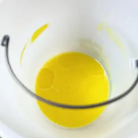 Como limpar um balde de plástico, métodos fáceis para remover manchas amarelas, sujeira e marcas de água salgada em casa